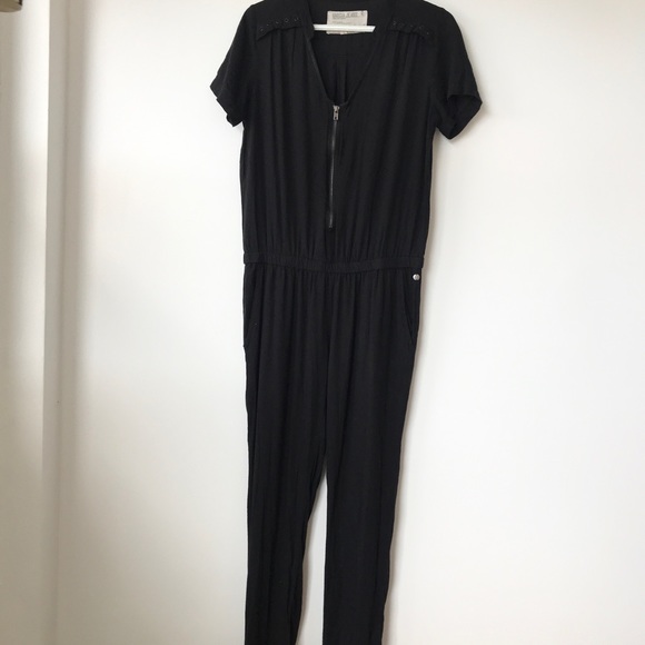 Black one piece with zipper at the front - Picture 3 of 3